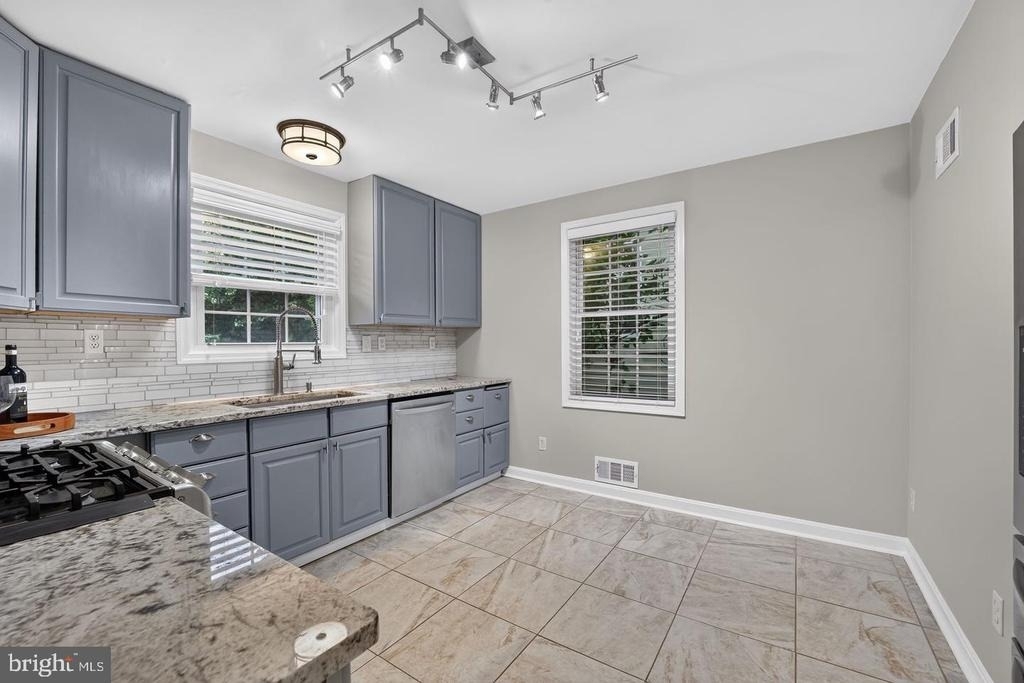 2637 N Greenbrier Street - Photo 7