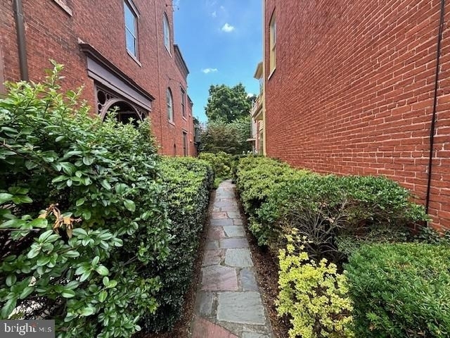 458 W Market Street - Photo 7