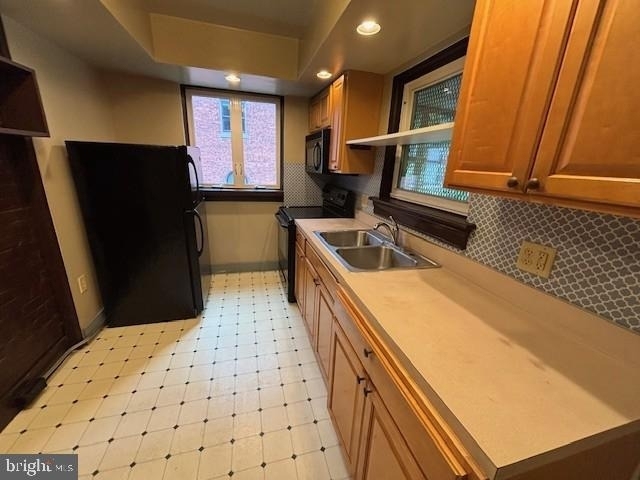 458 W Market Street - Photo 3
