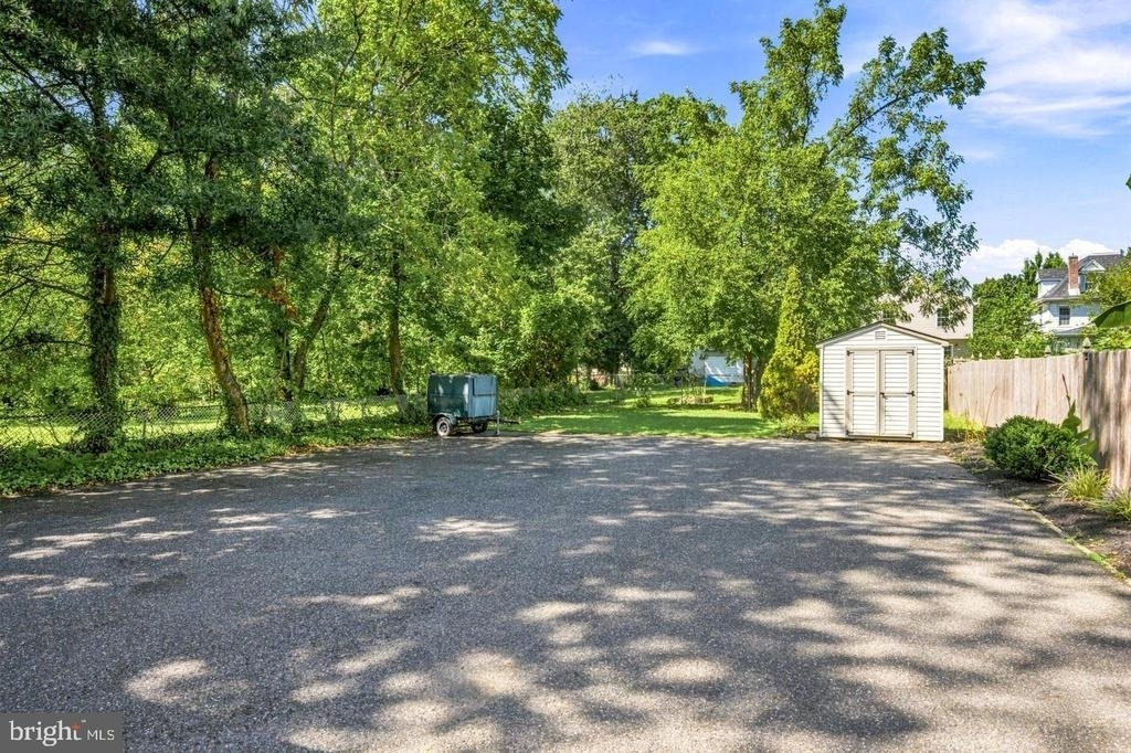809 Collings Avenue - Photo 15