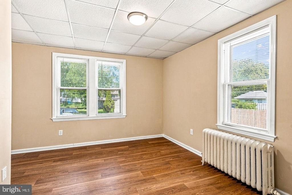 809 Collings Avenue - Photo 10