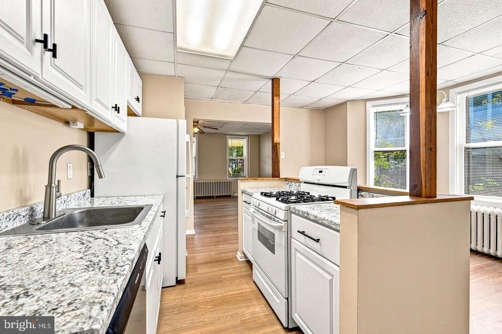 809 Collings Avenue - Photo 9