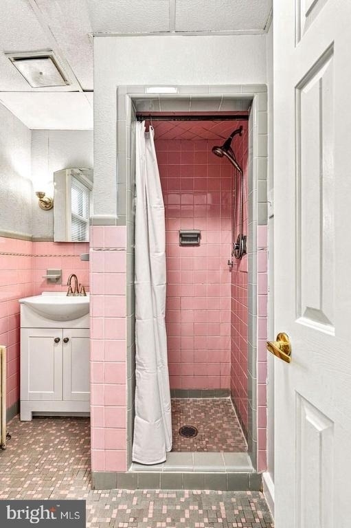 809 Collings Avenue - Photo 14