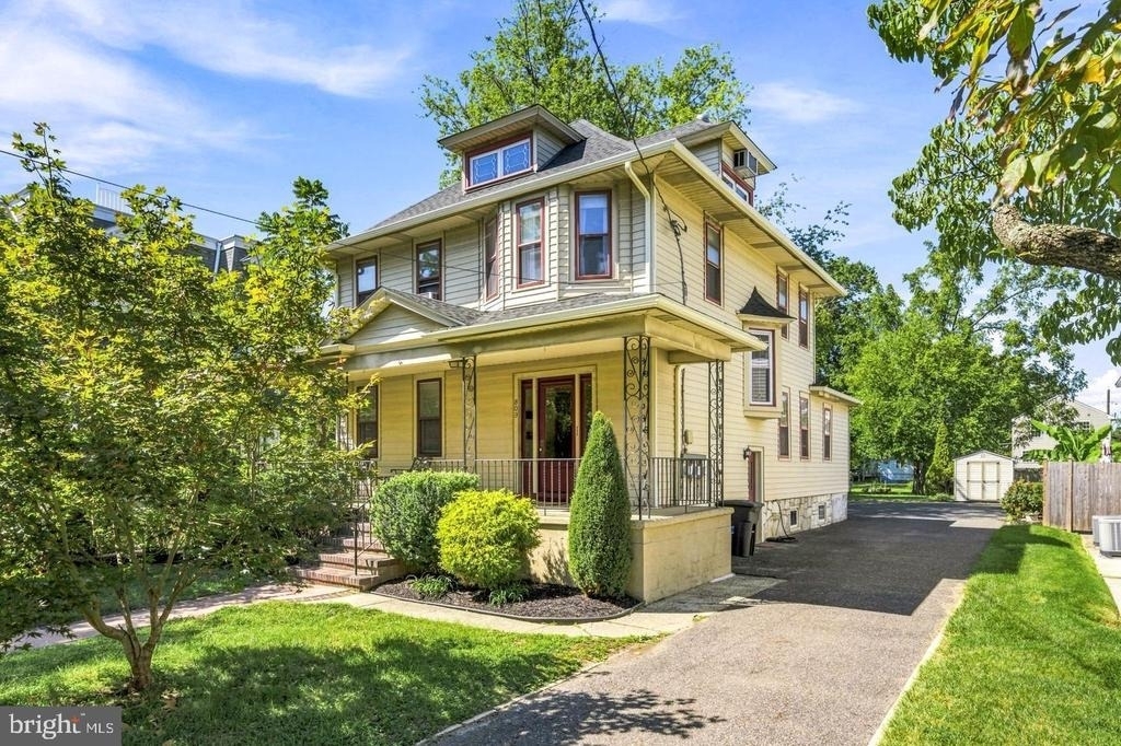 809 W Collings Avenue - Photo 1