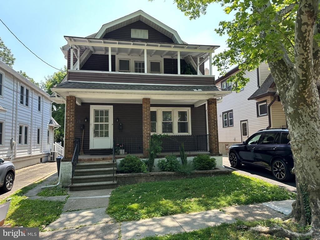 128 E Franklin Avenue - Photo 0