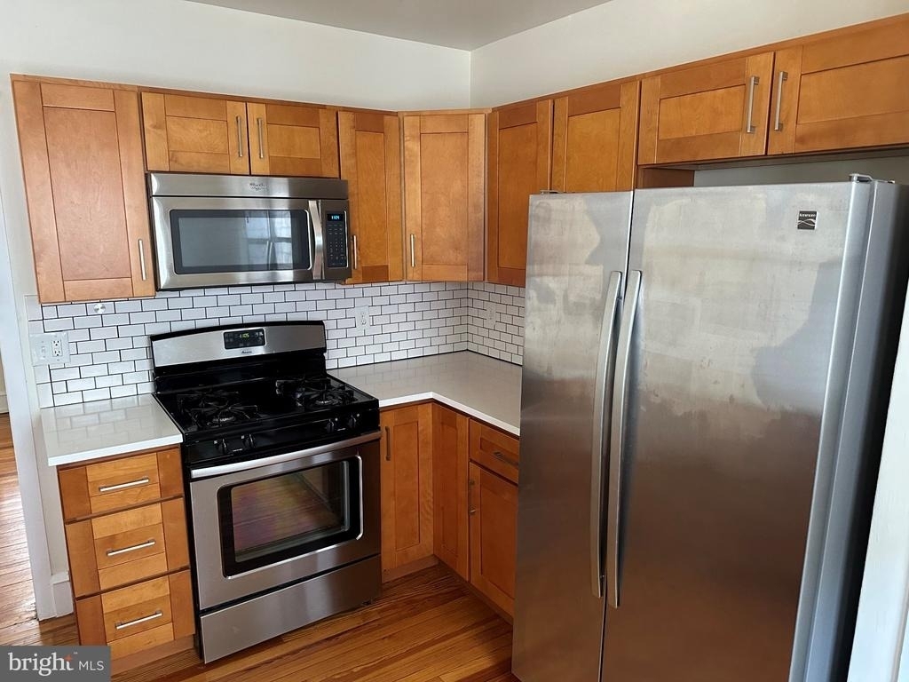 128 E Franklin Avenue - Photo 1