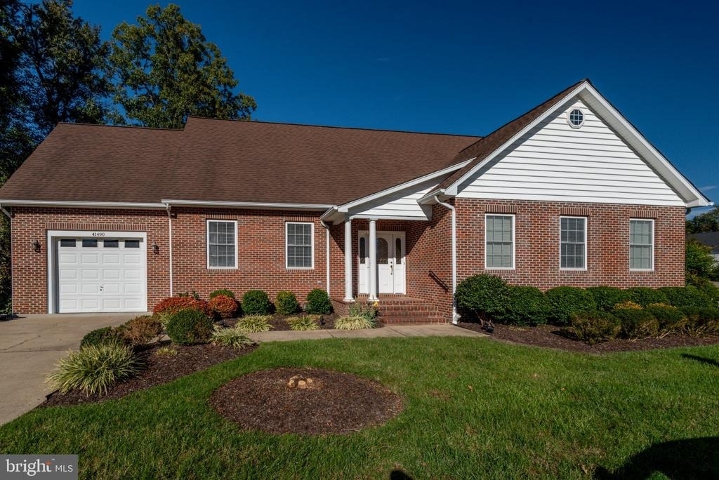 41490 Garrett Court - Photo 0