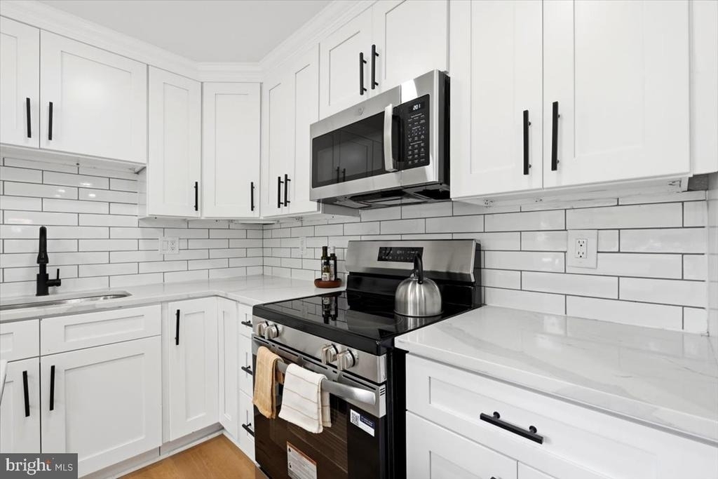 2412 Valley Way - Photo 2