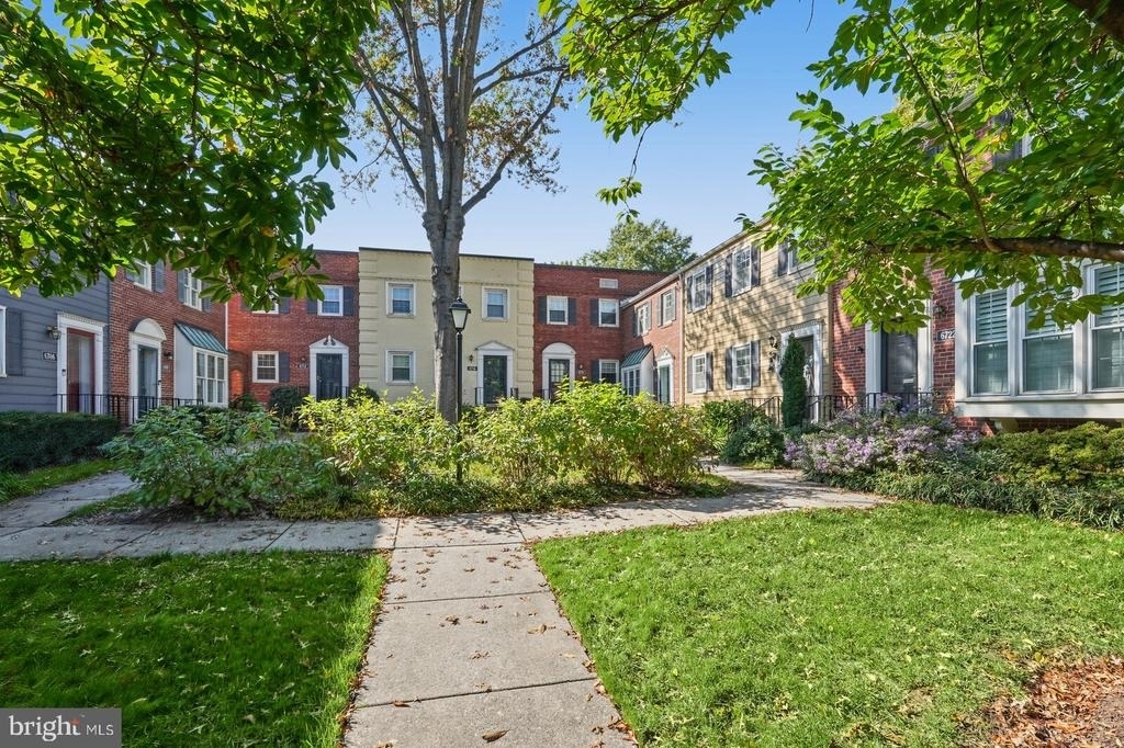 6718 Kenwood Forest Lane - Photo 1