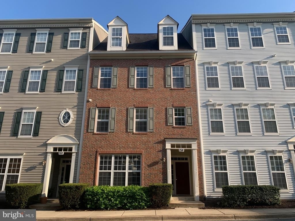 258 Fountain Green Lane - Photo 0