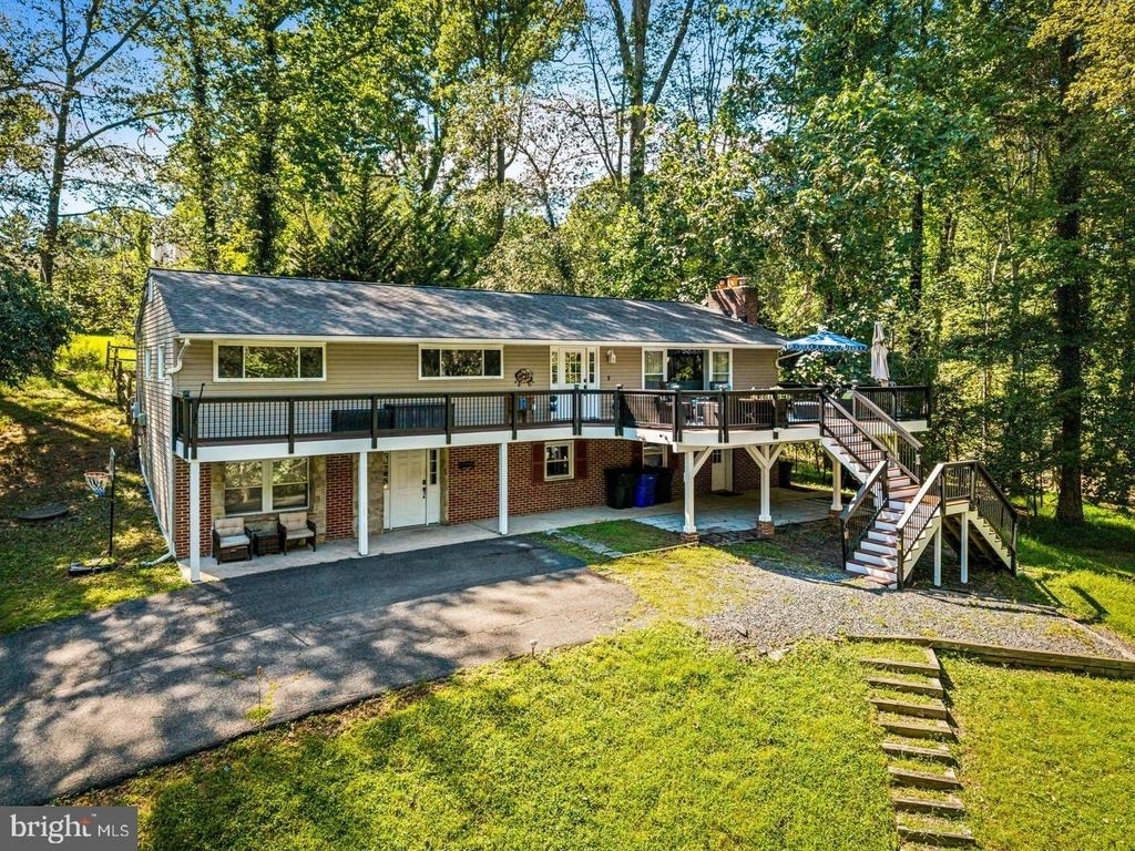4 Carolina Avenue - Photo 0