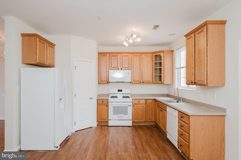 540 Kirkcaldy Way - Photo 12