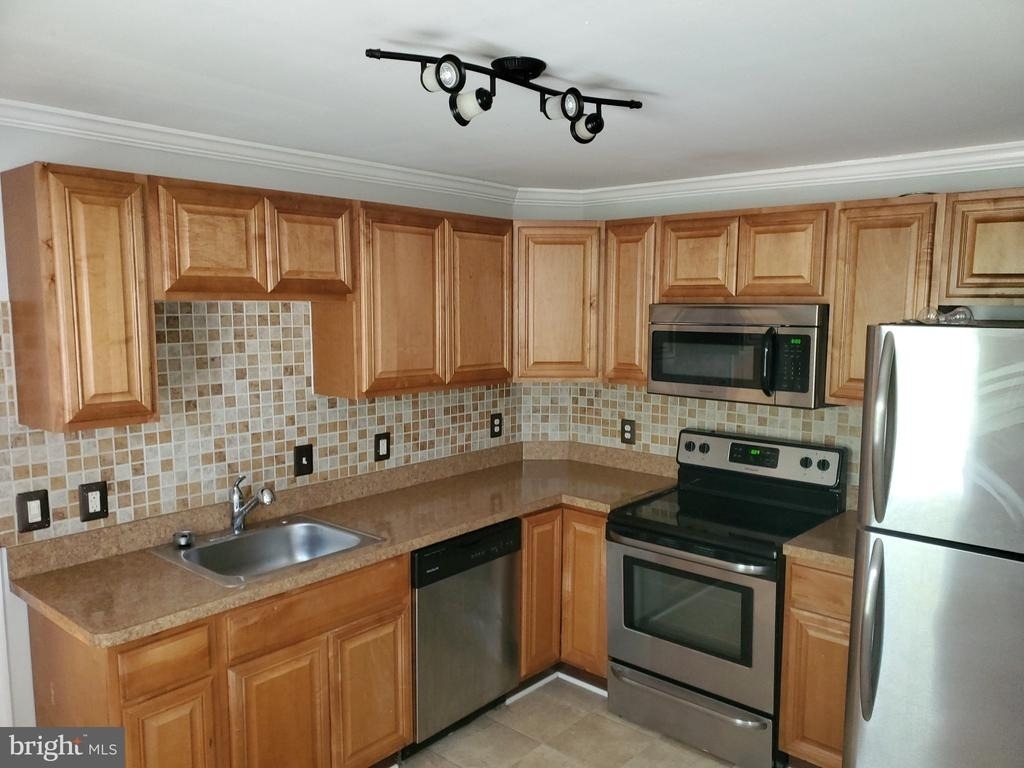 200 Dill Avenue - Photo 0