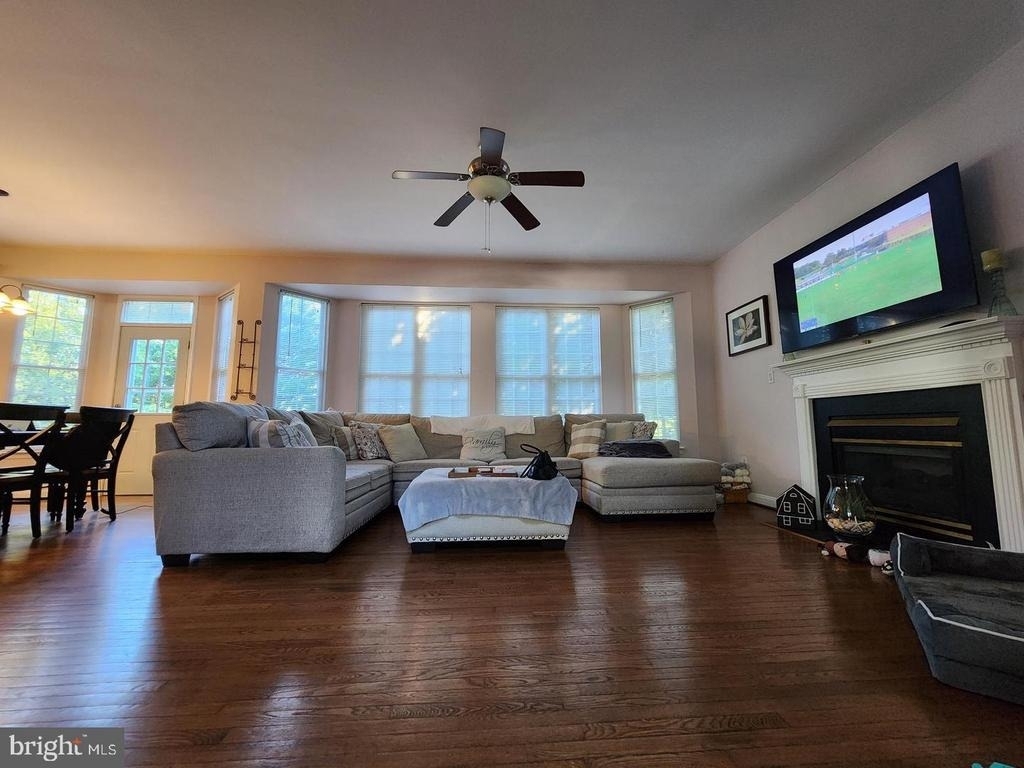 885 Caren Drive - Photo 3