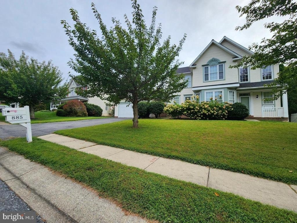 885 Caren Drive - Photo 0