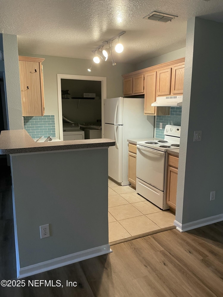 7701 Timberlin Park Boulevard - Photo 4