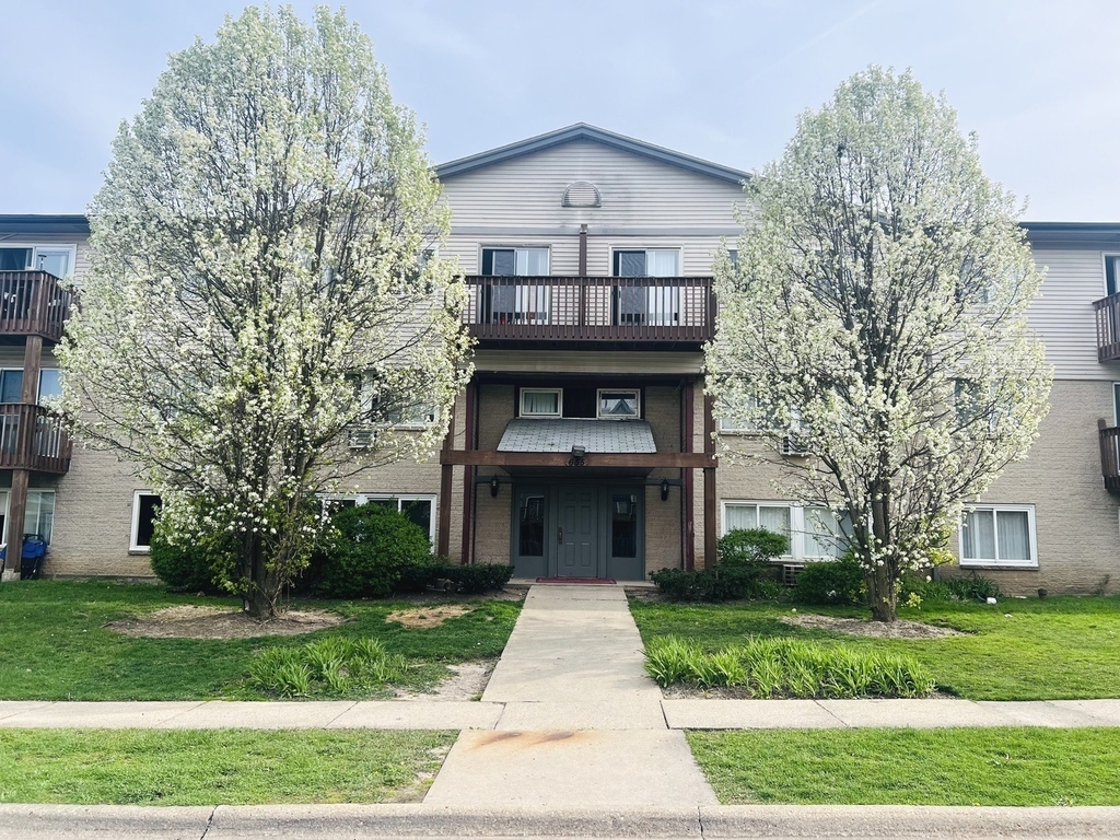 655 Deepwoods Drive - Photo 0