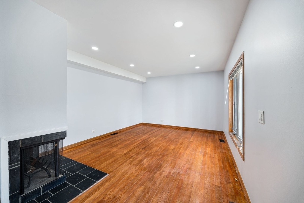 9065 W Oaks Avenue - Photo 2