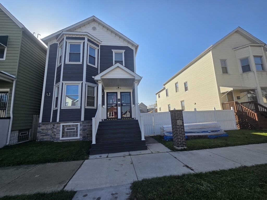 559 W 43rd Place - Photo 1