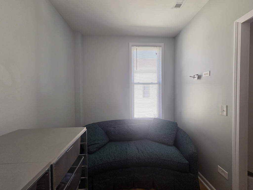 559 W 43rd Place - Photo 8