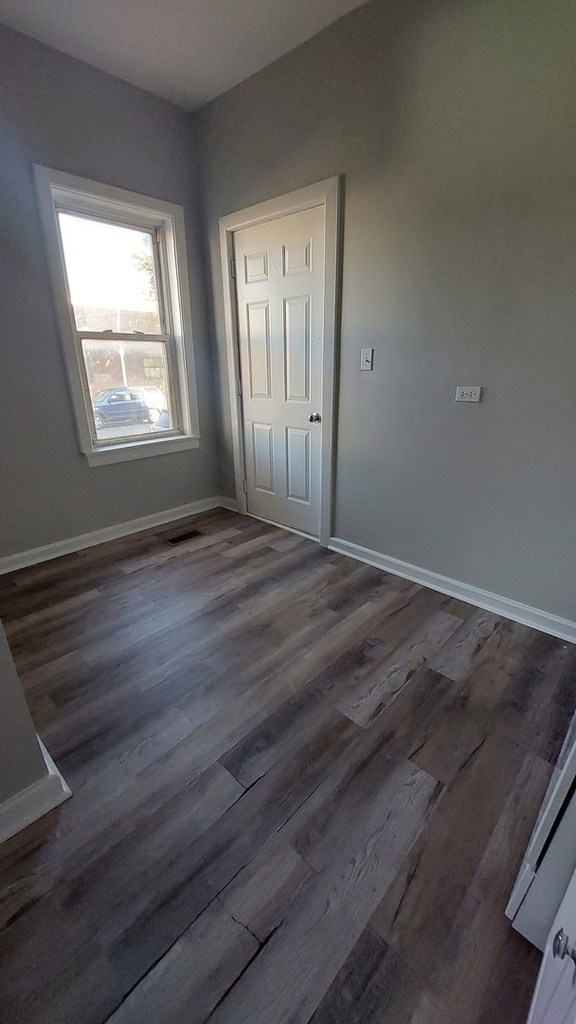 4401 S Wood Street - Photo 4