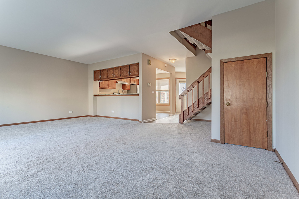 279 University Lane - Photo 2