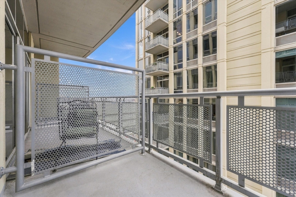 700 N Larrabee Street - Photo 8