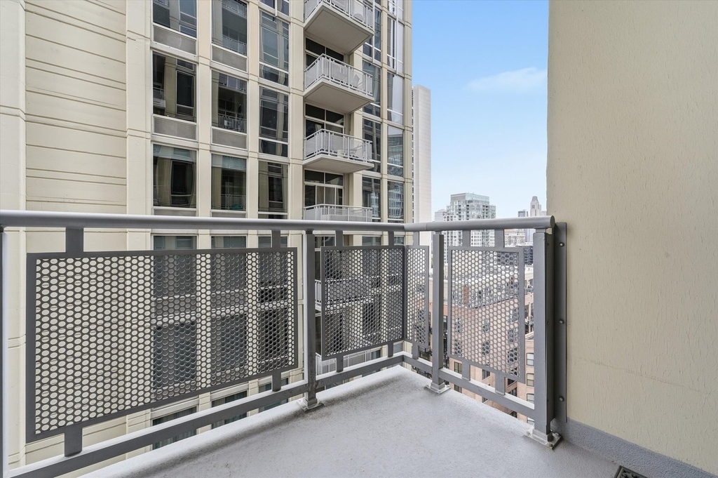 700 N Larrabee Street - Photo 7