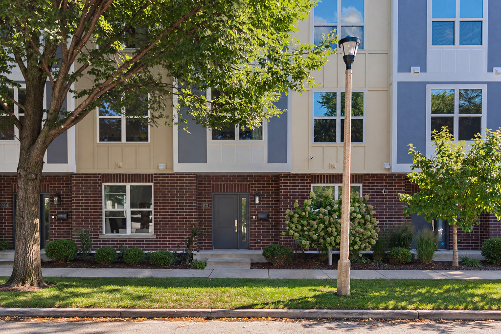 8127 Floral Avenue - Photo 0