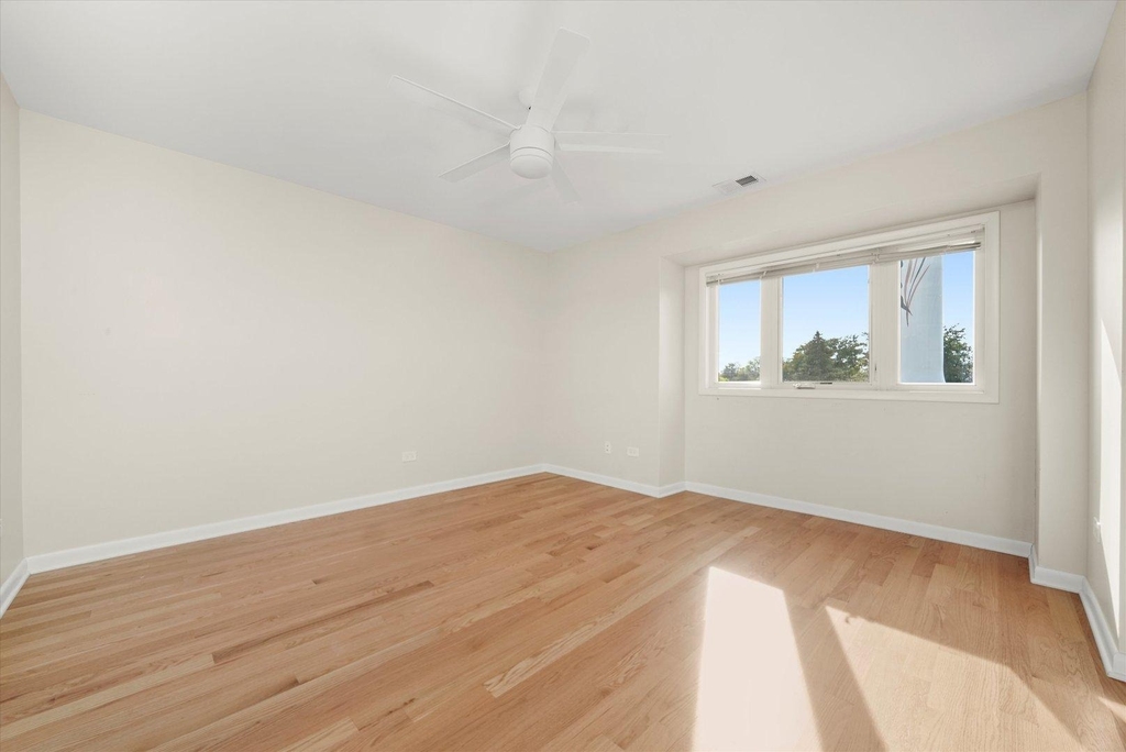 6837 W 95th Street - Photo 11