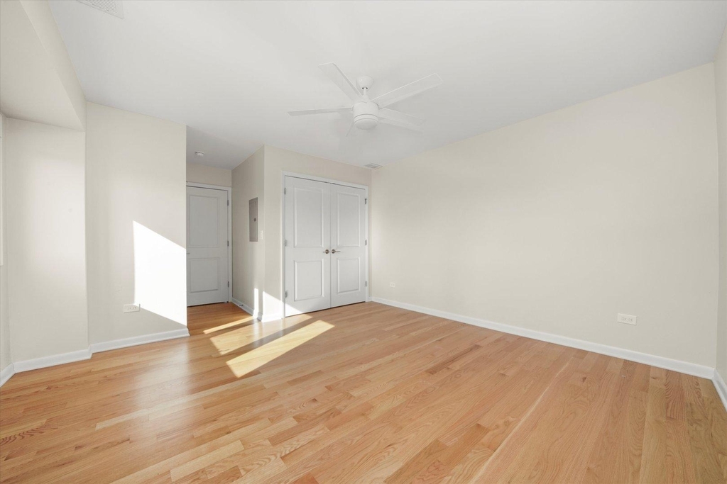 6837 W 95th Street - Photo 9