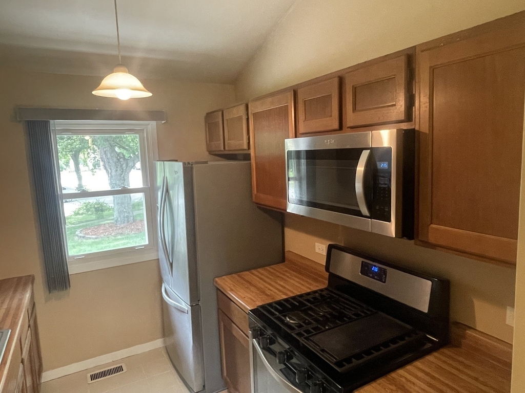 1712 Rutgers Court - Photo 5