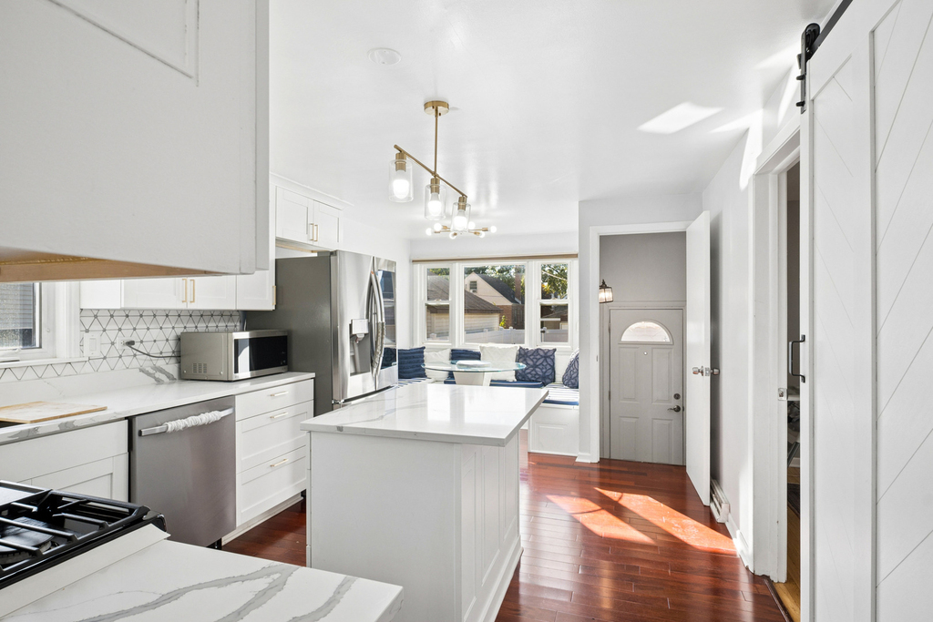 11246 S Whipple Street - Photo 18