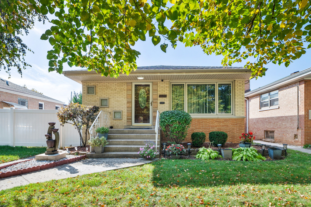 11246 S Whipple Street - Photo 0
