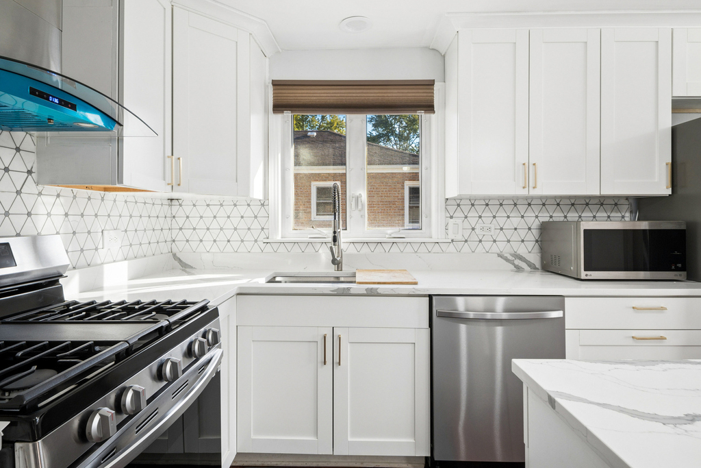 11246 S Whipple Street - Photo 16