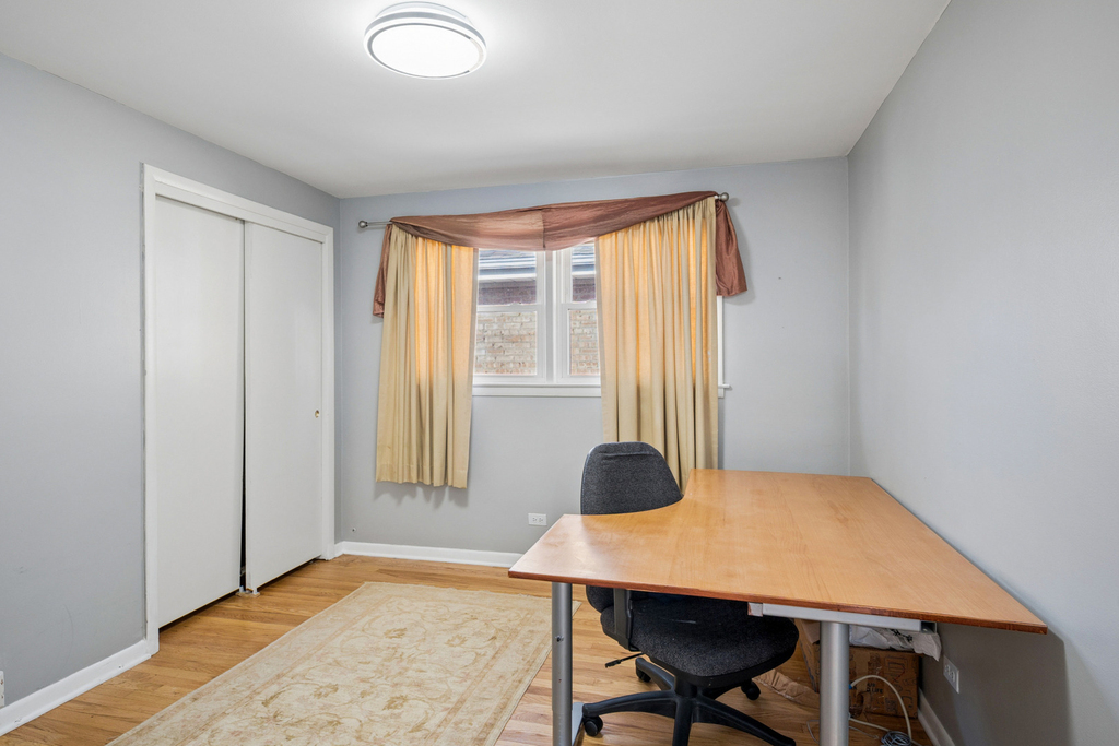 11246 S Whipple Street - Photo 6