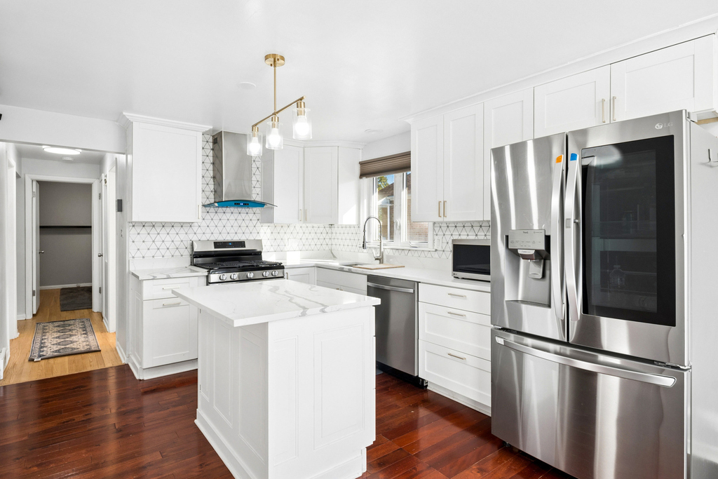 11246 S Whipple Street - Photo 2