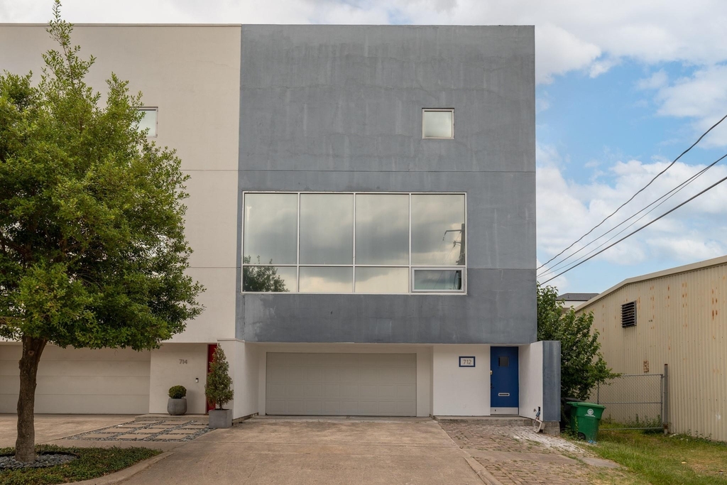 712 Parker Street - Photo 1