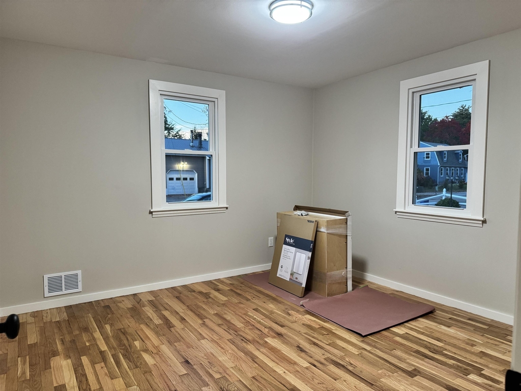 361 Elgin - Photo 8