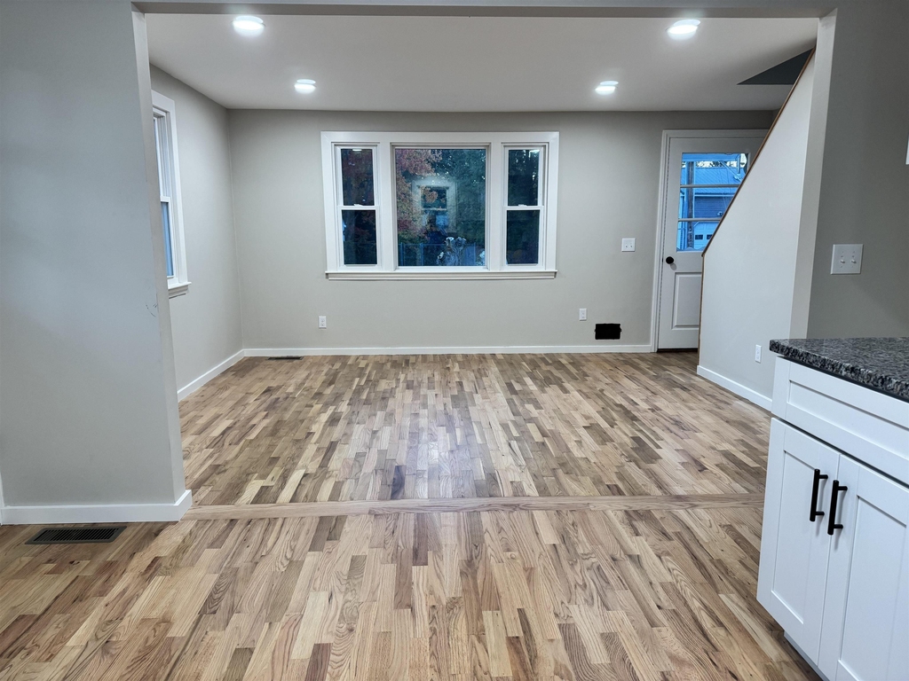 361 Elgin - Photo 2