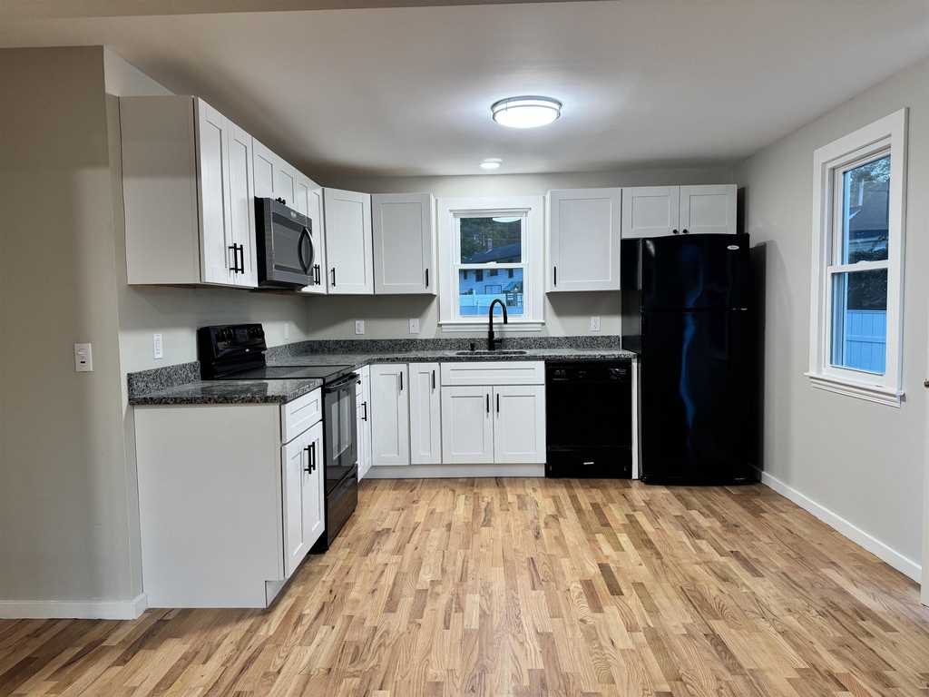 361 Elgin - Photo 1