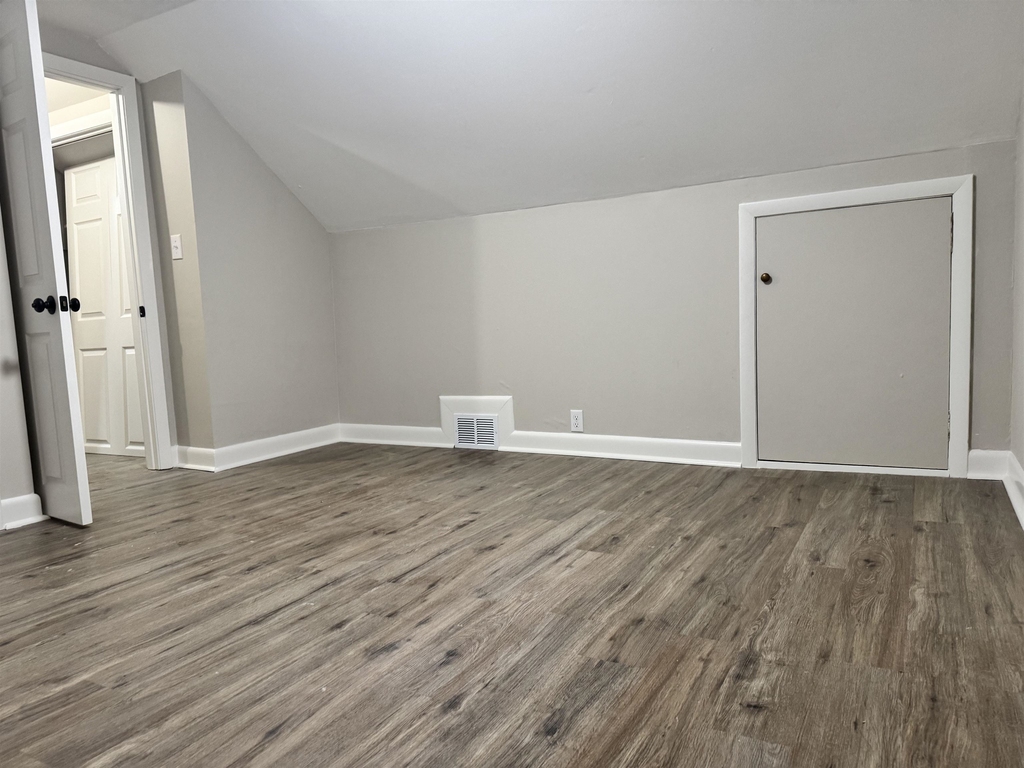361 Elgin - Photo 16