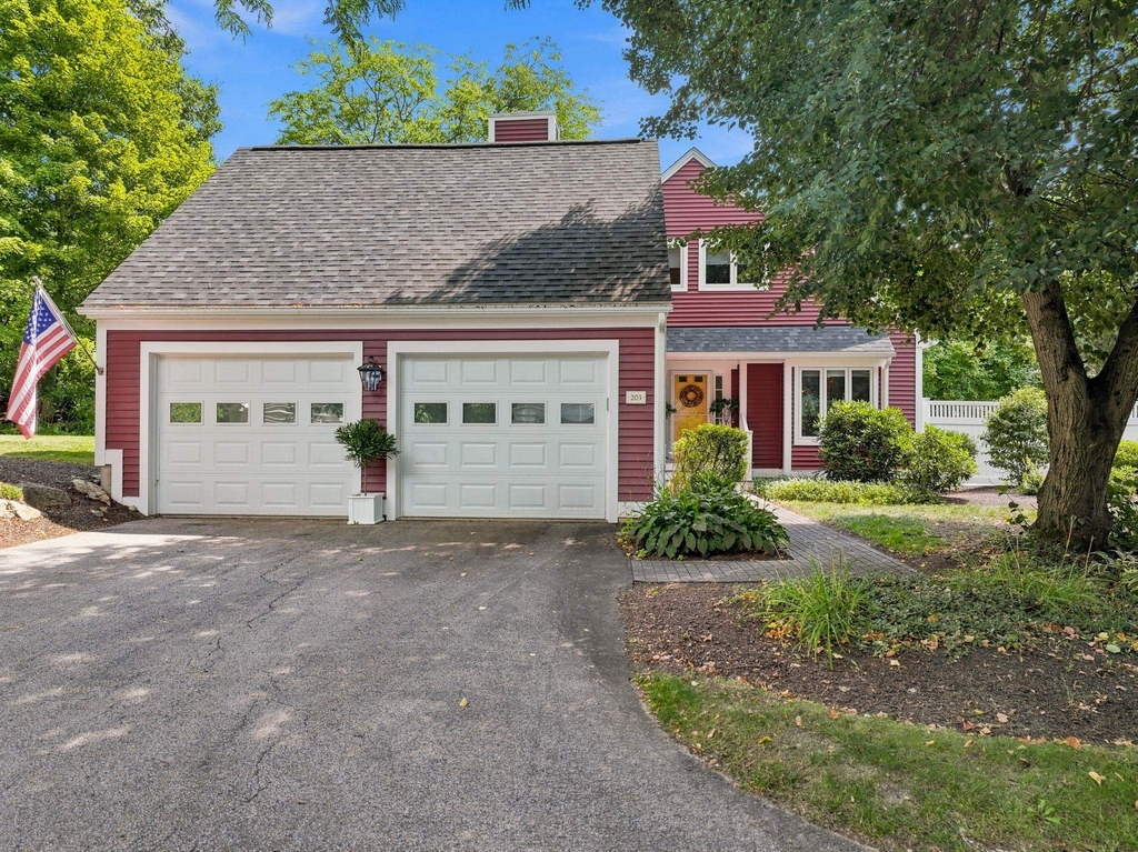 203 Straw Hill - Photo 0