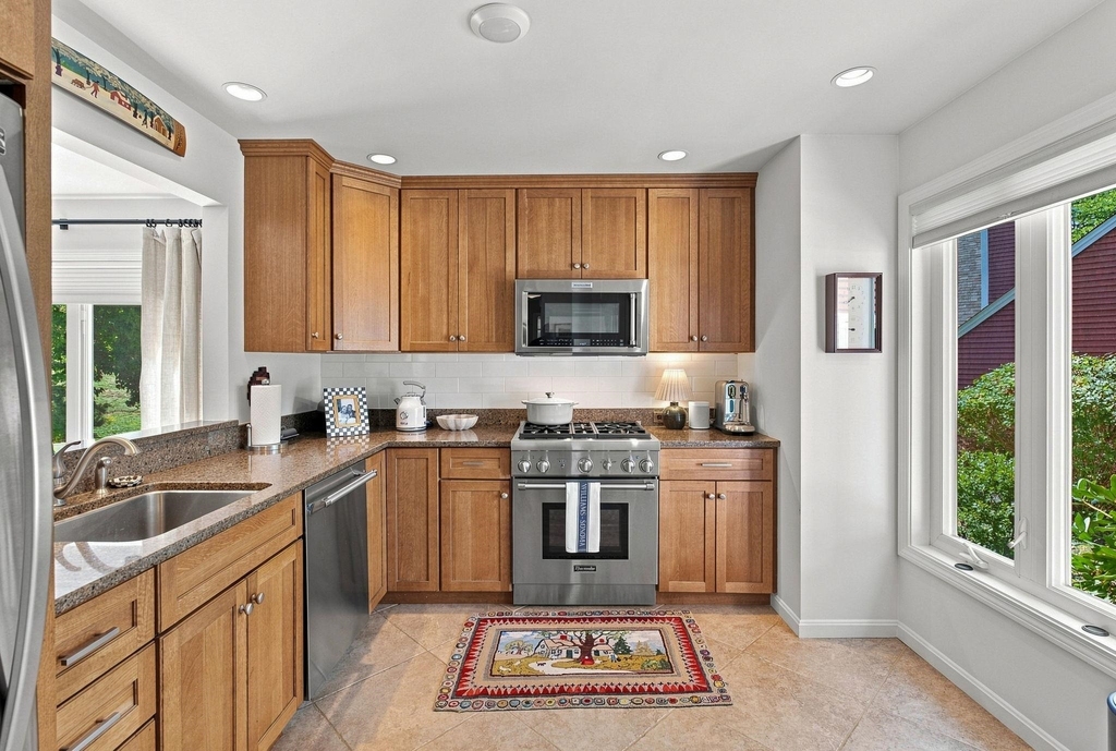 203 Straw Hill - Photo 3