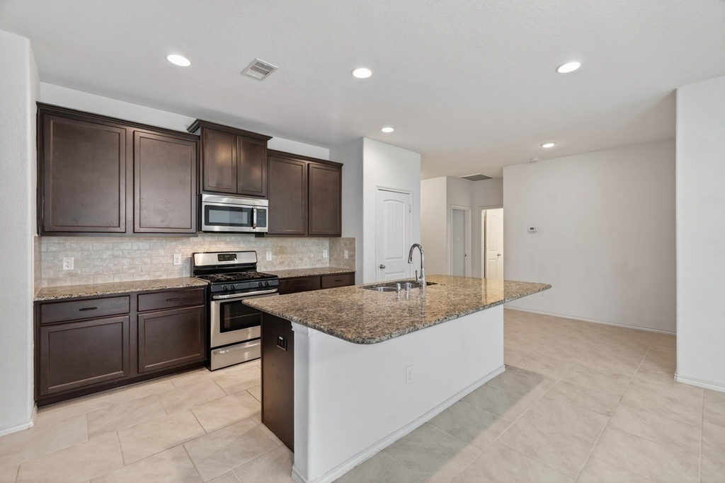 138 Meadow Grove Drive - Photo 10