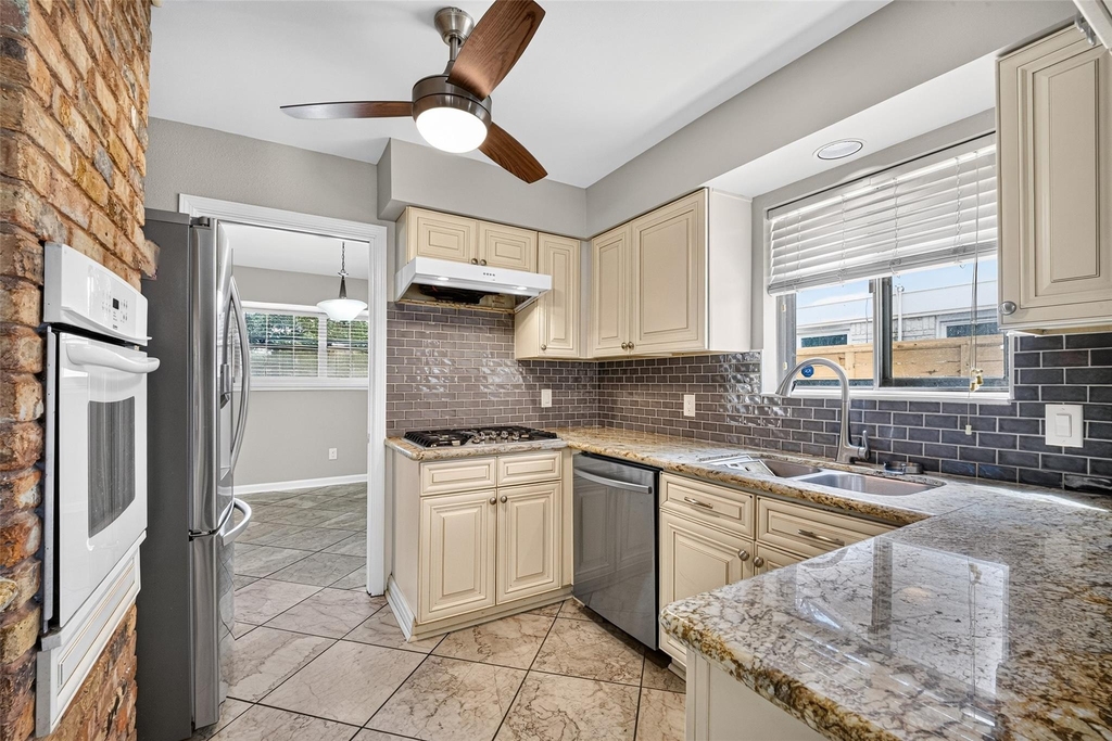 6038 Cartagena Street - Photo 15