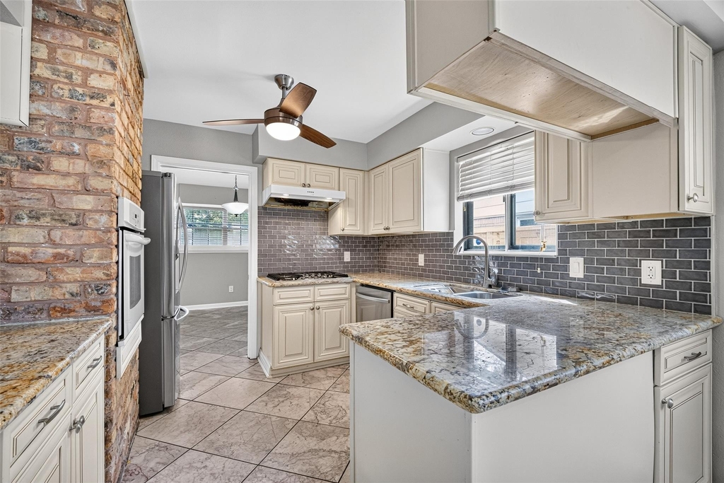 6038 Cartagena Street - Photo 14