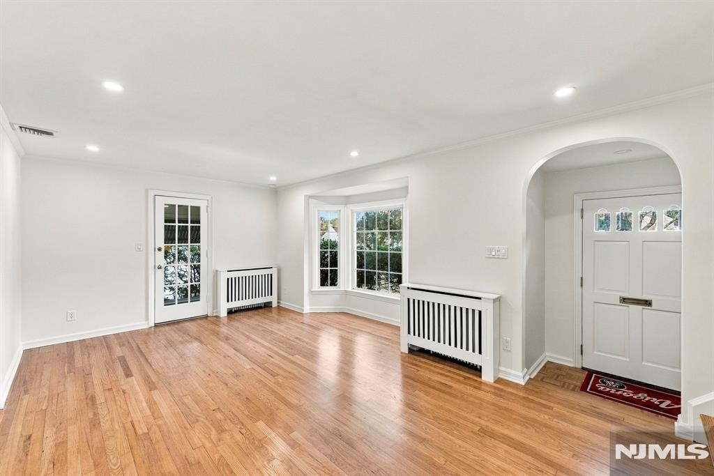16 Hillcrest - Photo 1