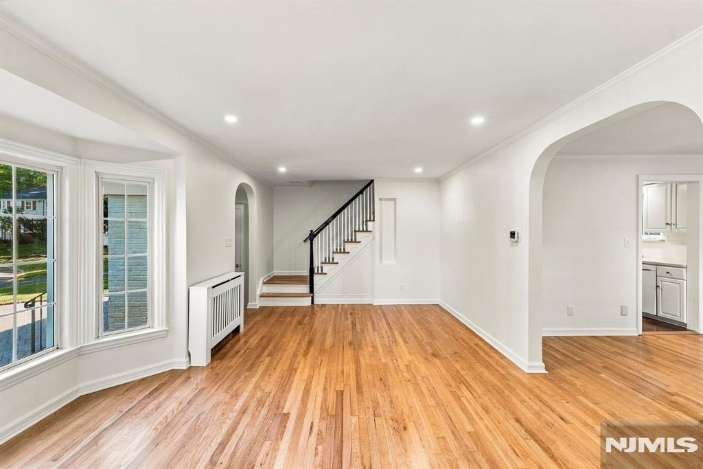 16 Hillcrest - Photo 2