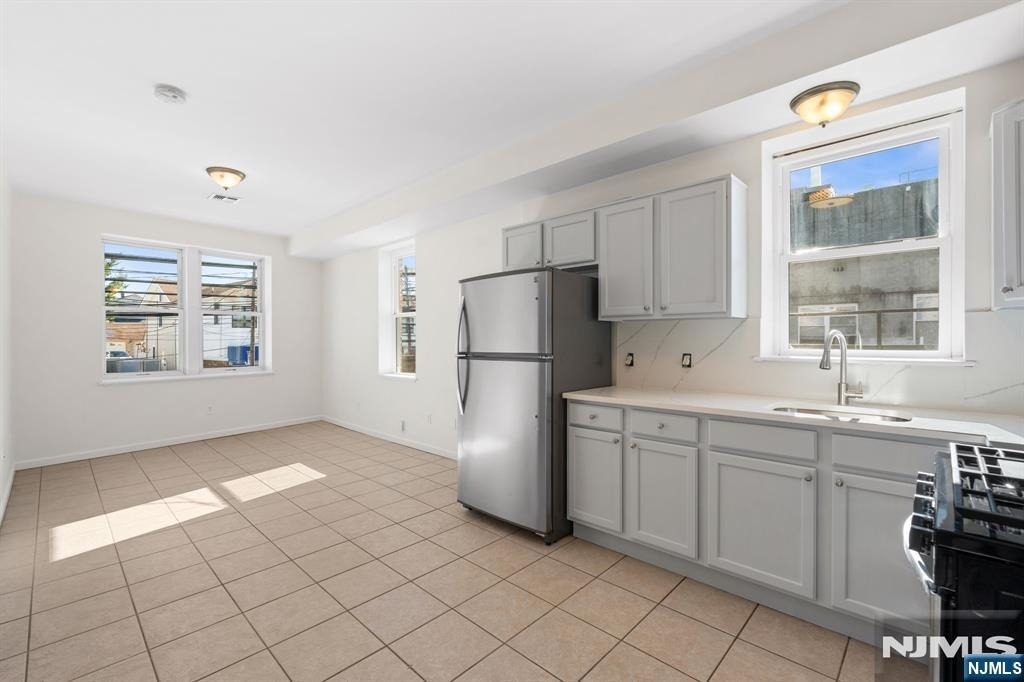 613 Ridge - Photo 0
